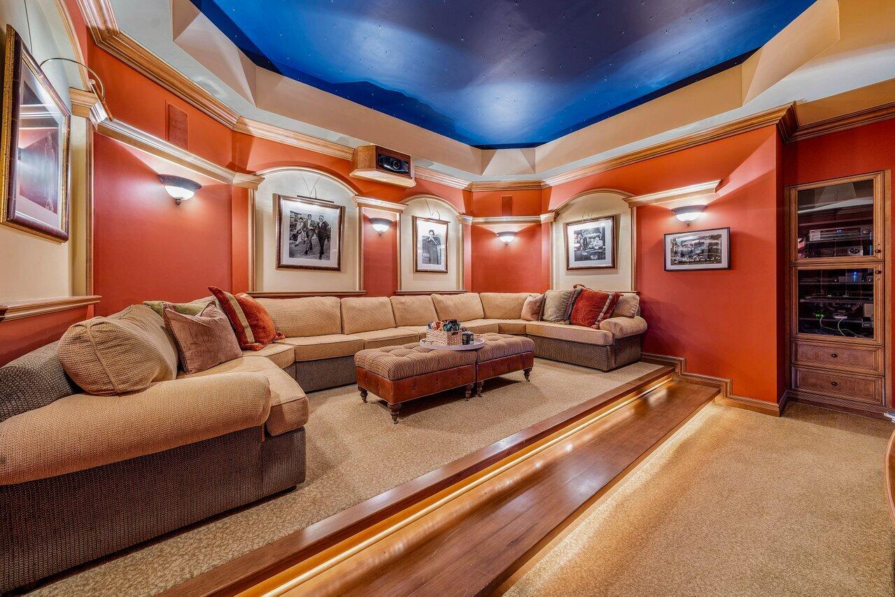 686 Hermitage Circle