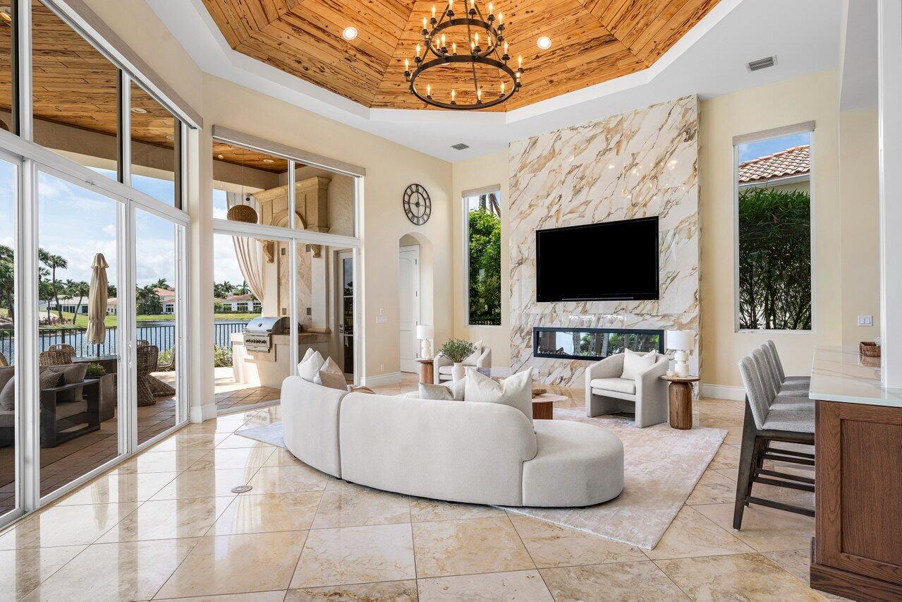 686 Hermitage Circle