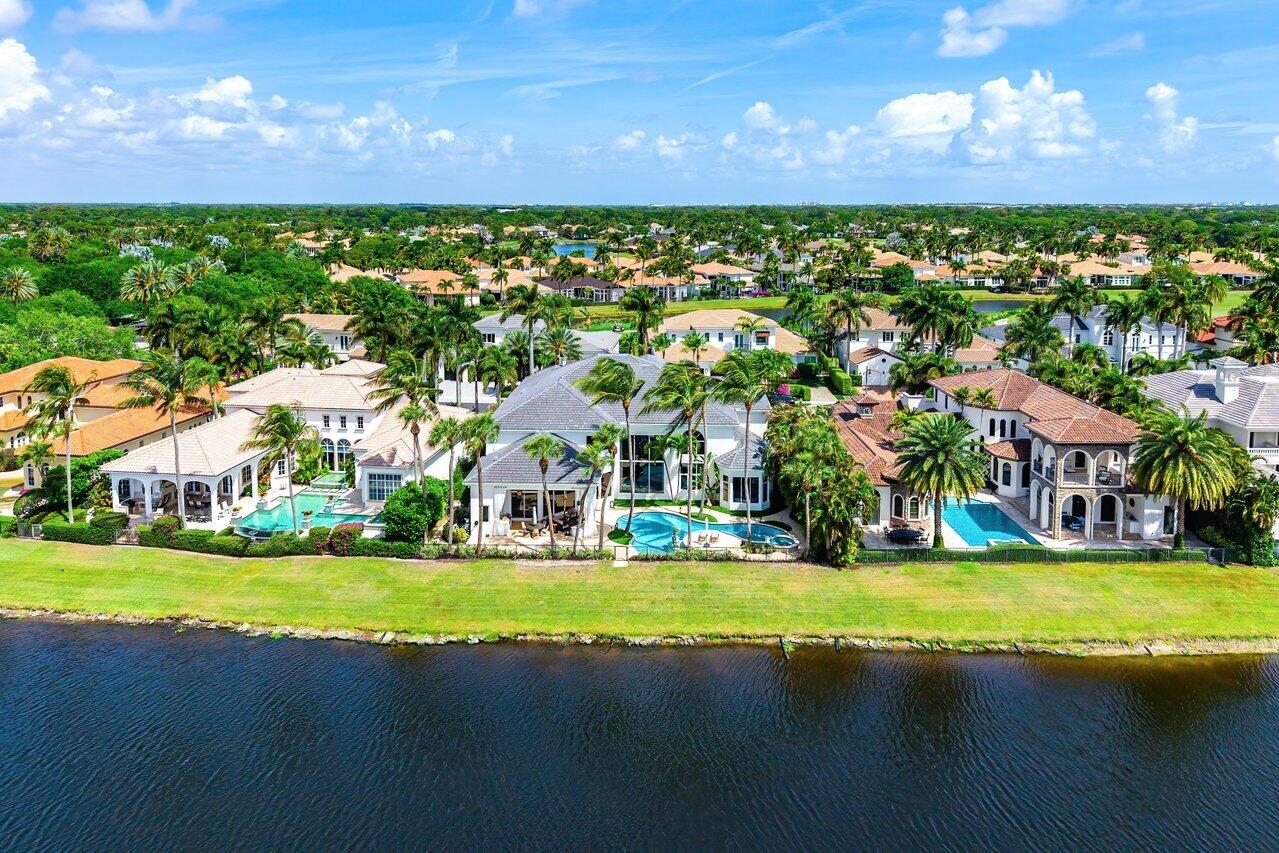 686 Hermitage Circle