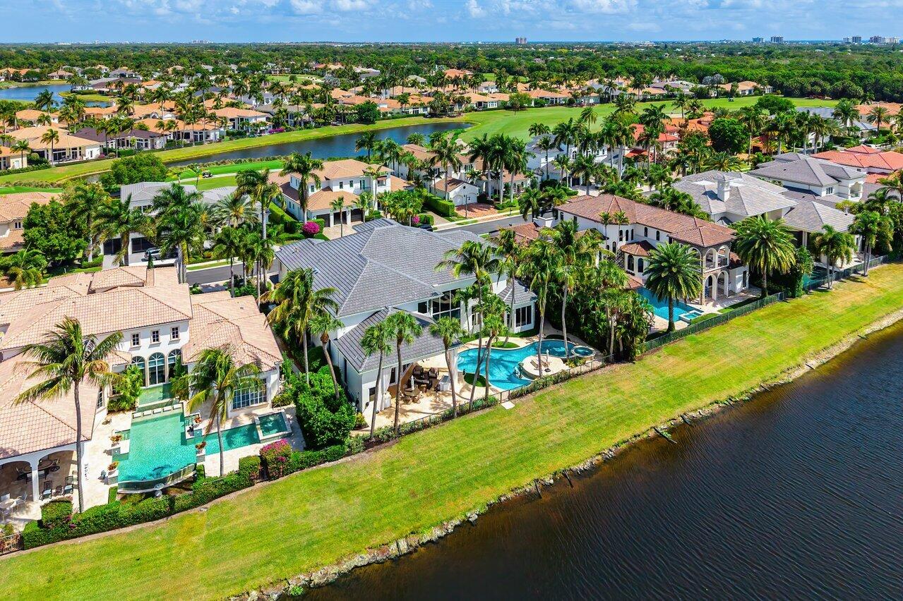 686 Hermitage Circle