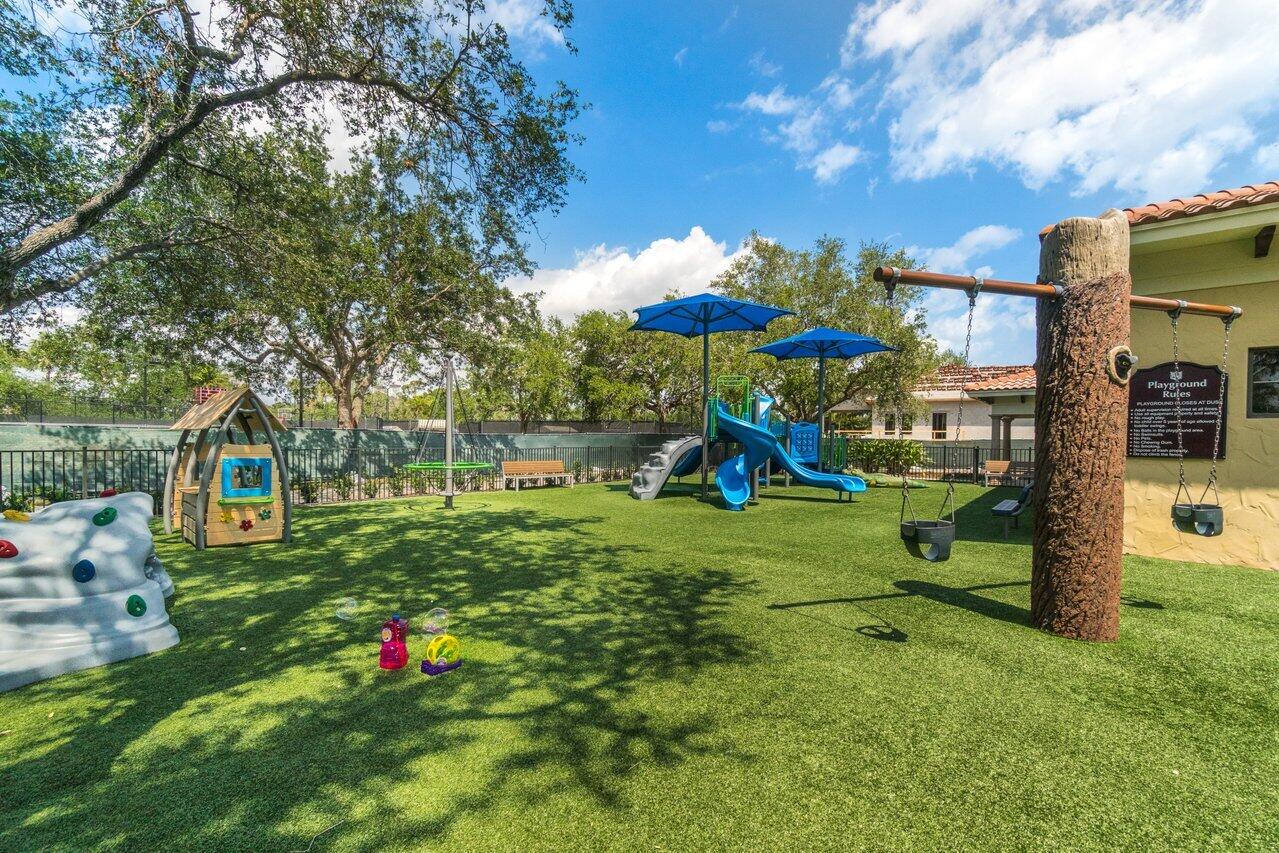 686 Hermitage Circle