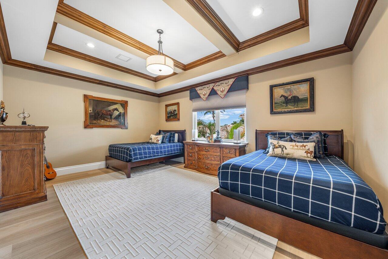 686 Hermitage Circle