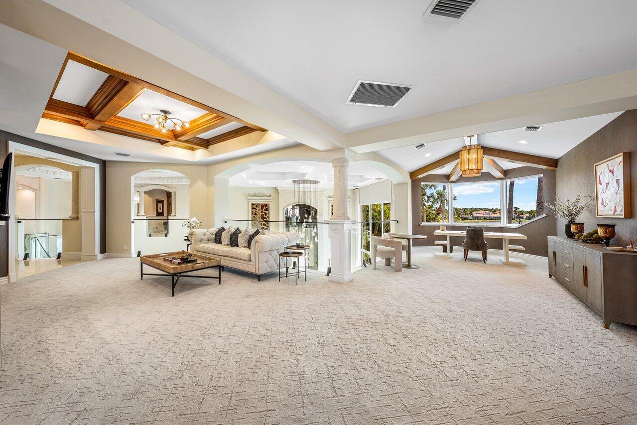 686 Hermitage Circle