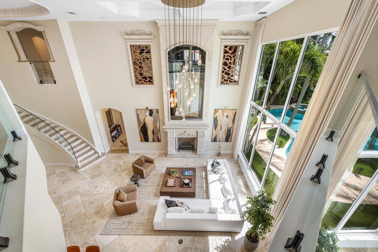 686 Hermitage Circle