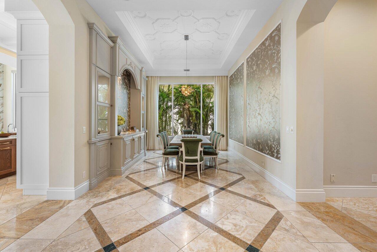 686 Hermitage Circle