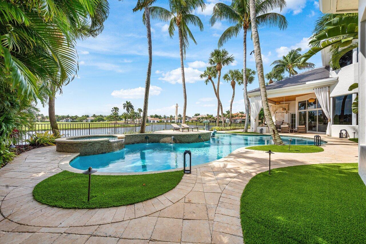 686 Hermitage Circle