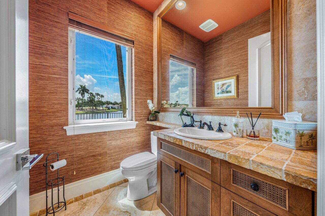 686 Hermitage Circle