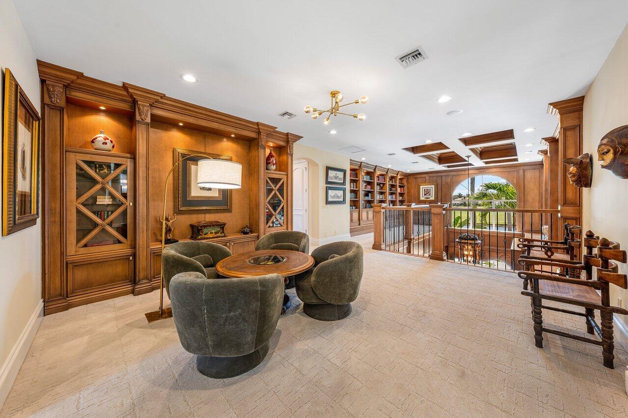 686 Hermitage Circle