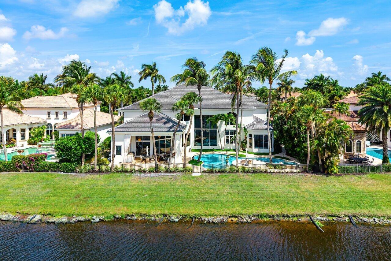 686 Hermitage Circle