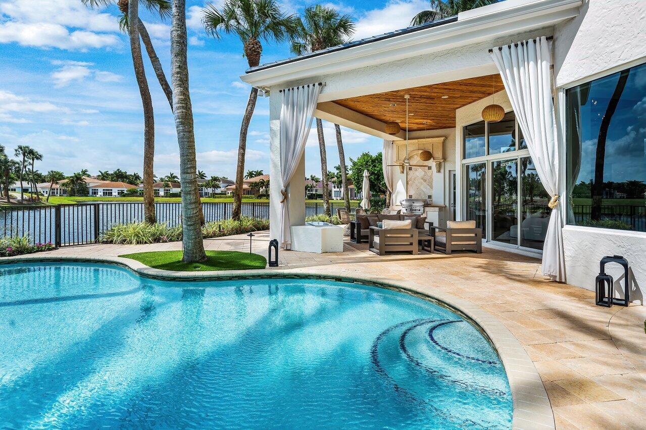686 Hermitage Circle