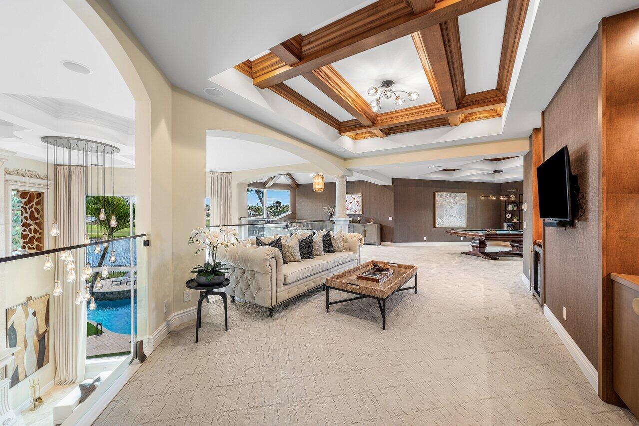 686 Hermitage Circle