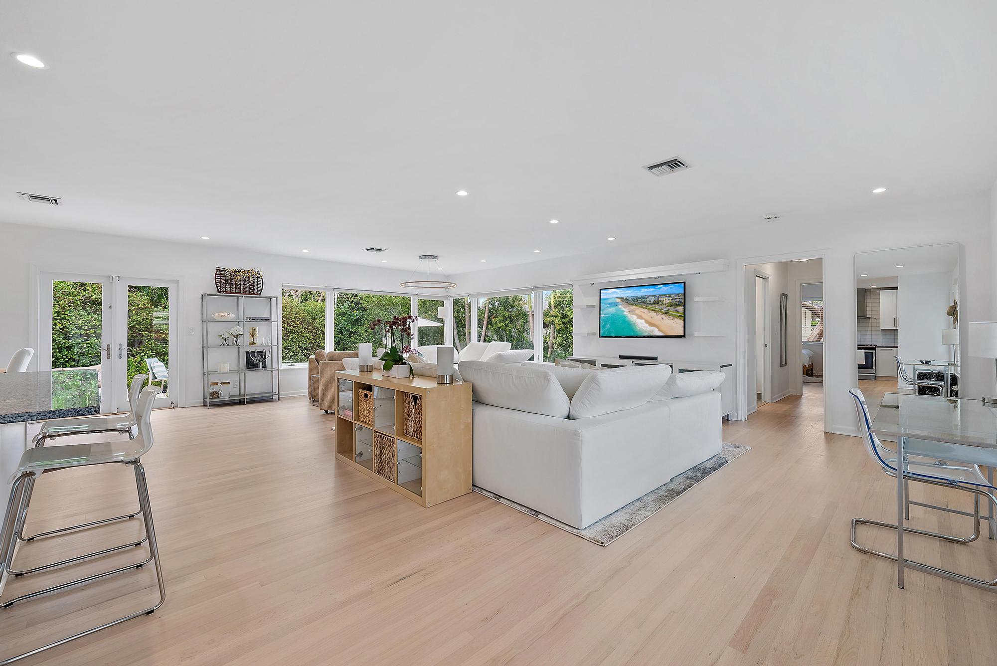 2401 N Lakeside Drive