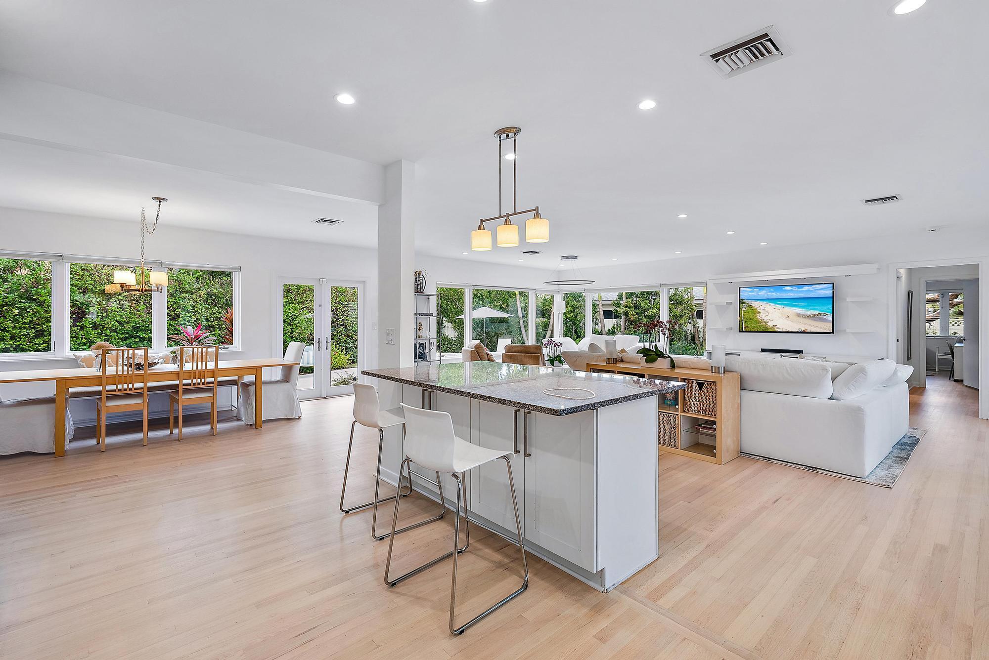 2401 N Lakeside Drive