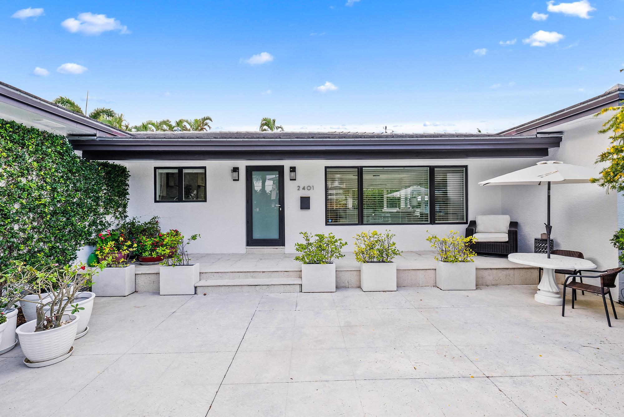 2401 N Lakeside Drive