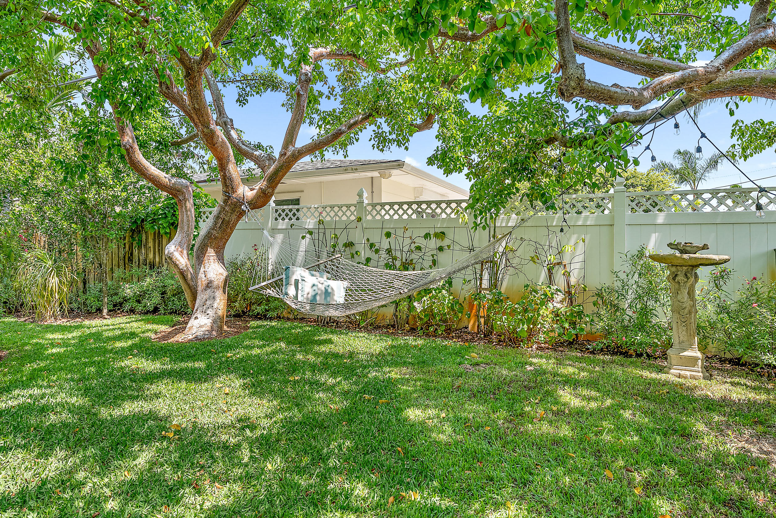 2401 N Lakeside Drive