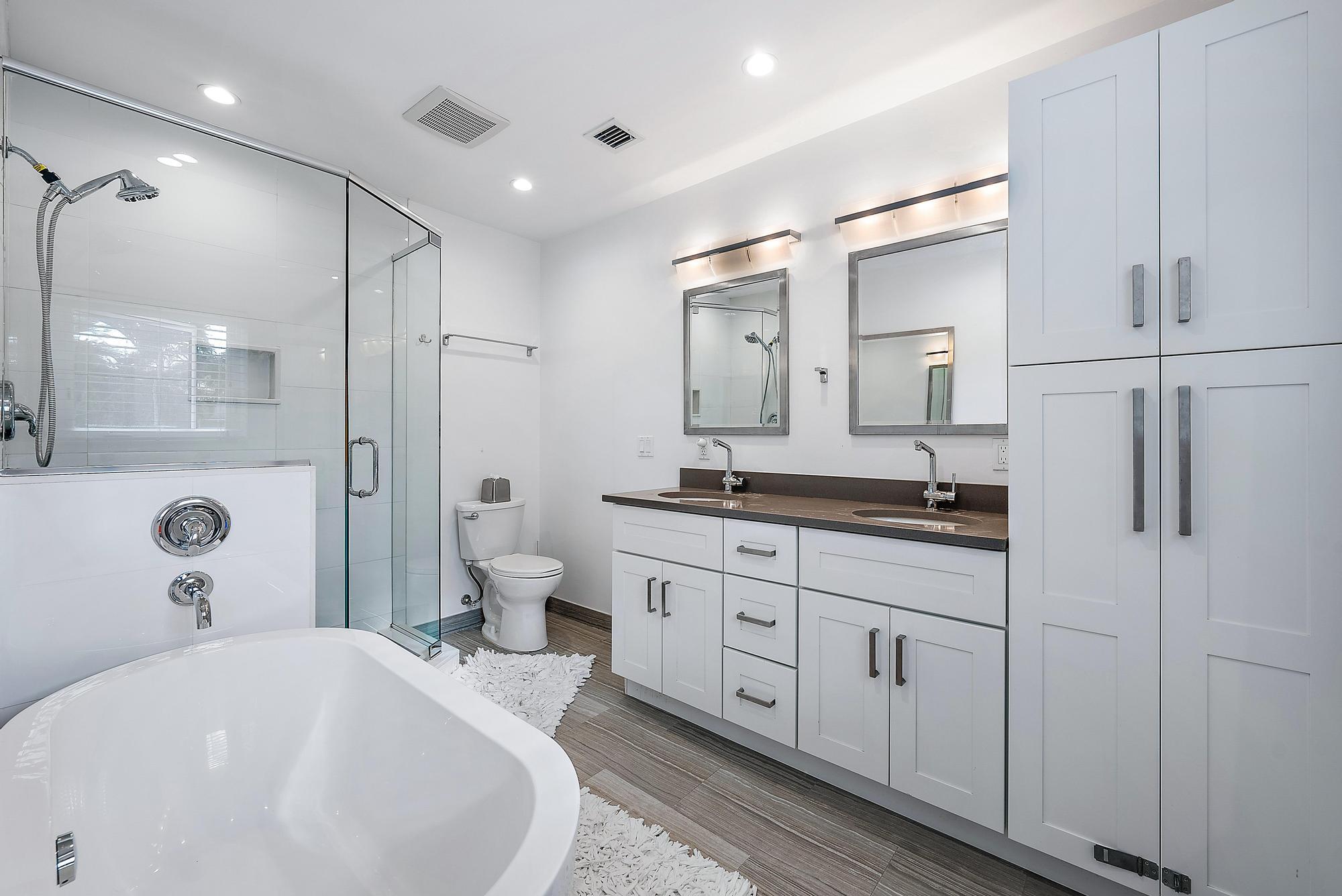 2401 N Lakeside Drive