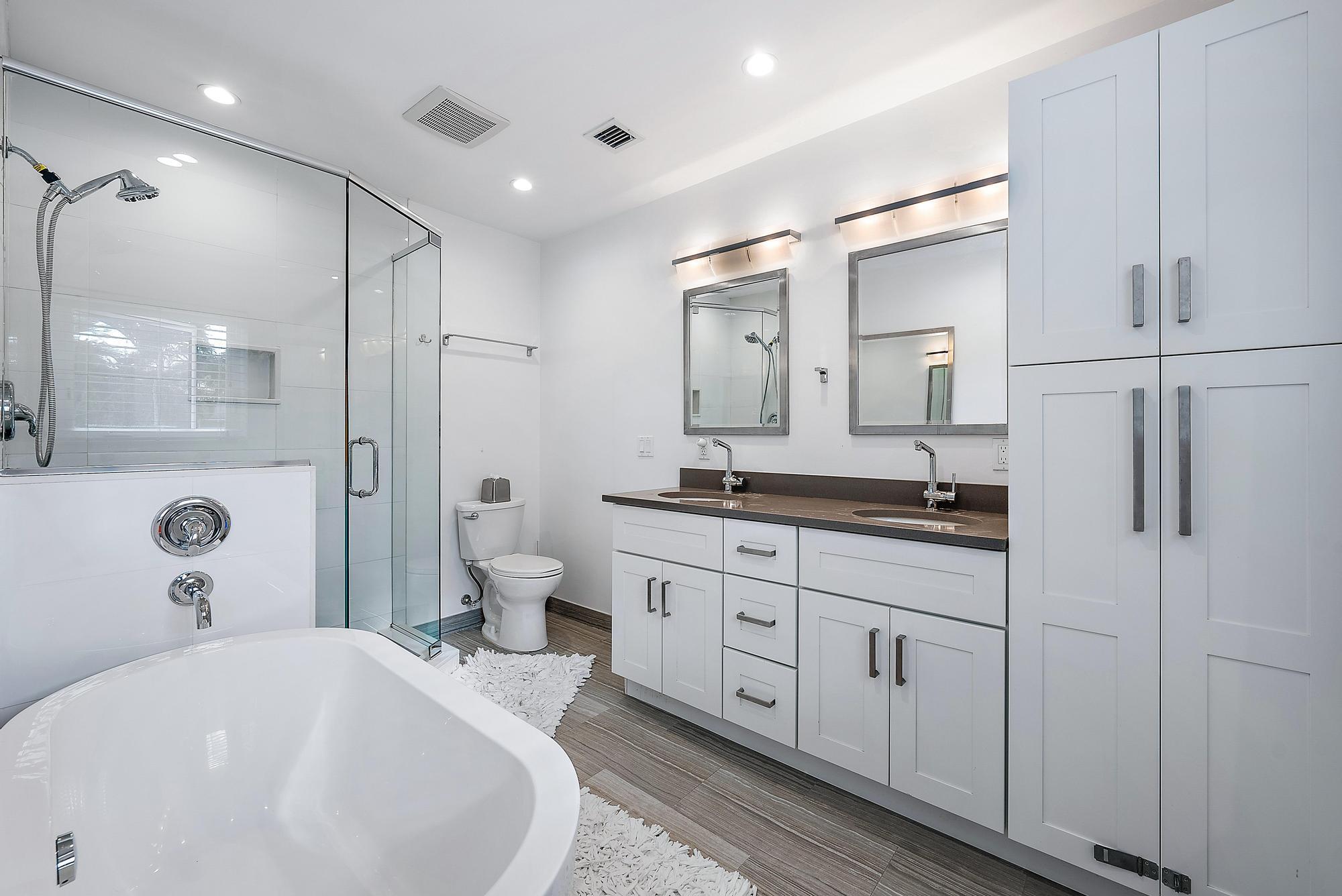 2401 N Lakeside Drive