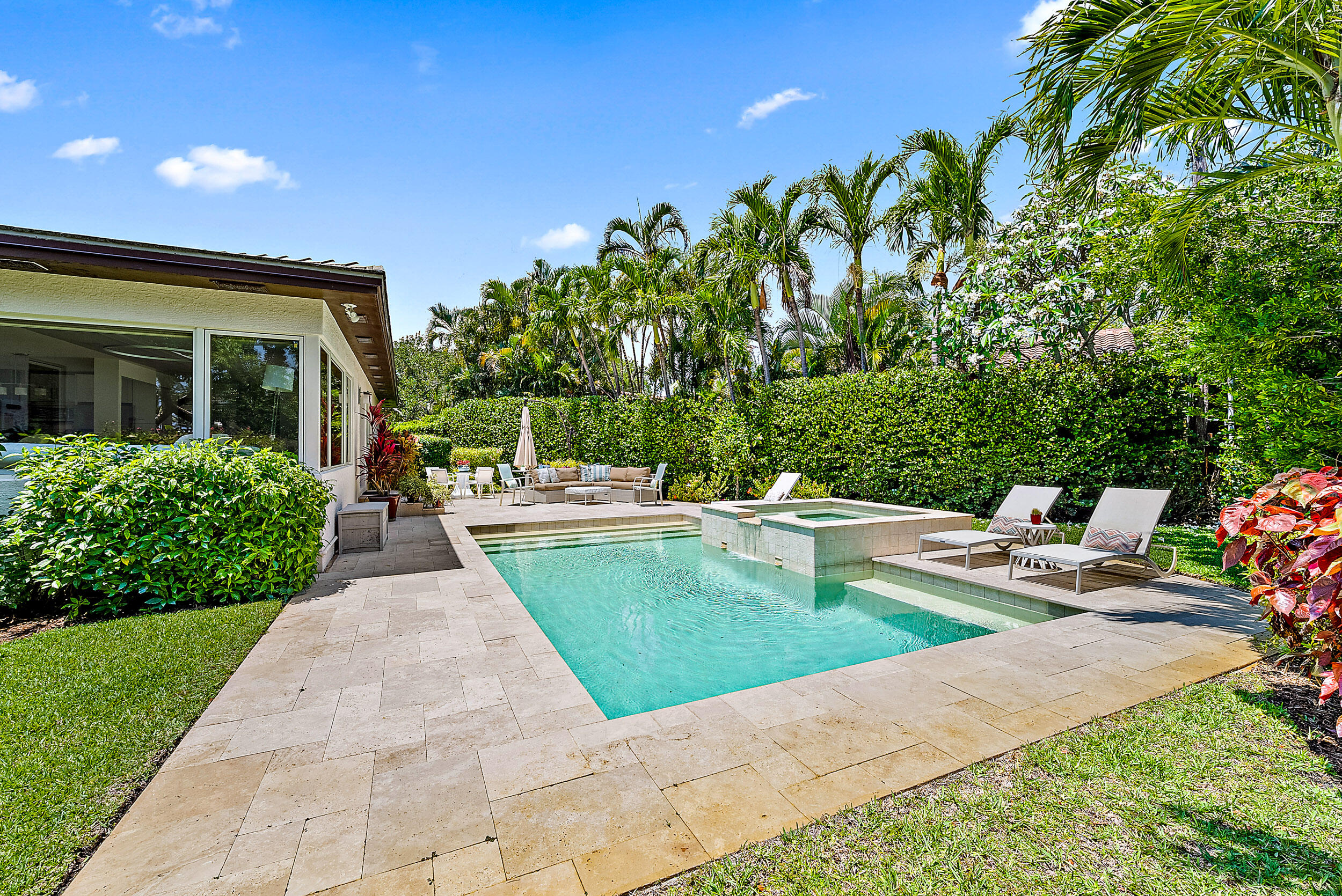 2401 N Lakeside Drive