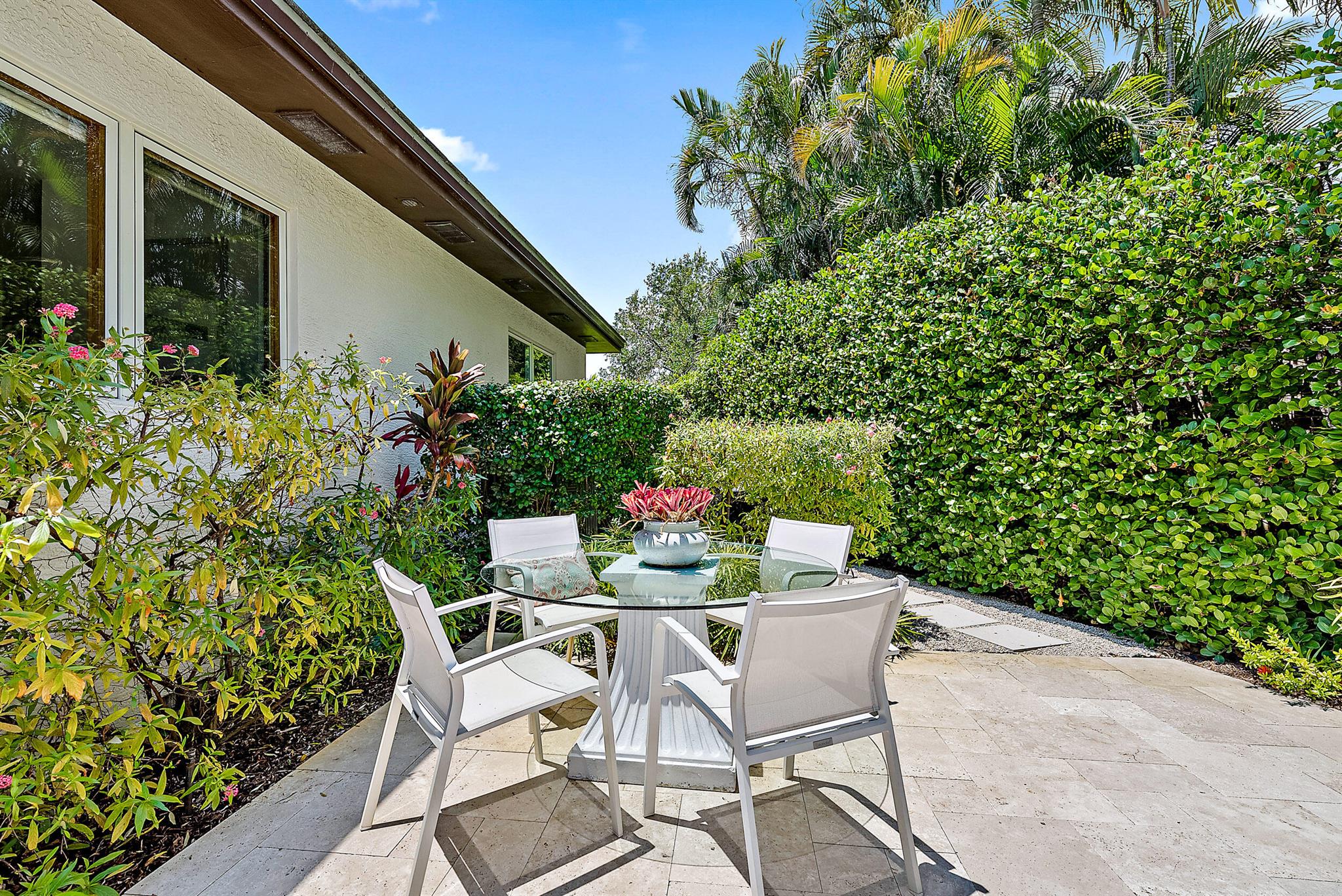 2401 N Lakeside Drive