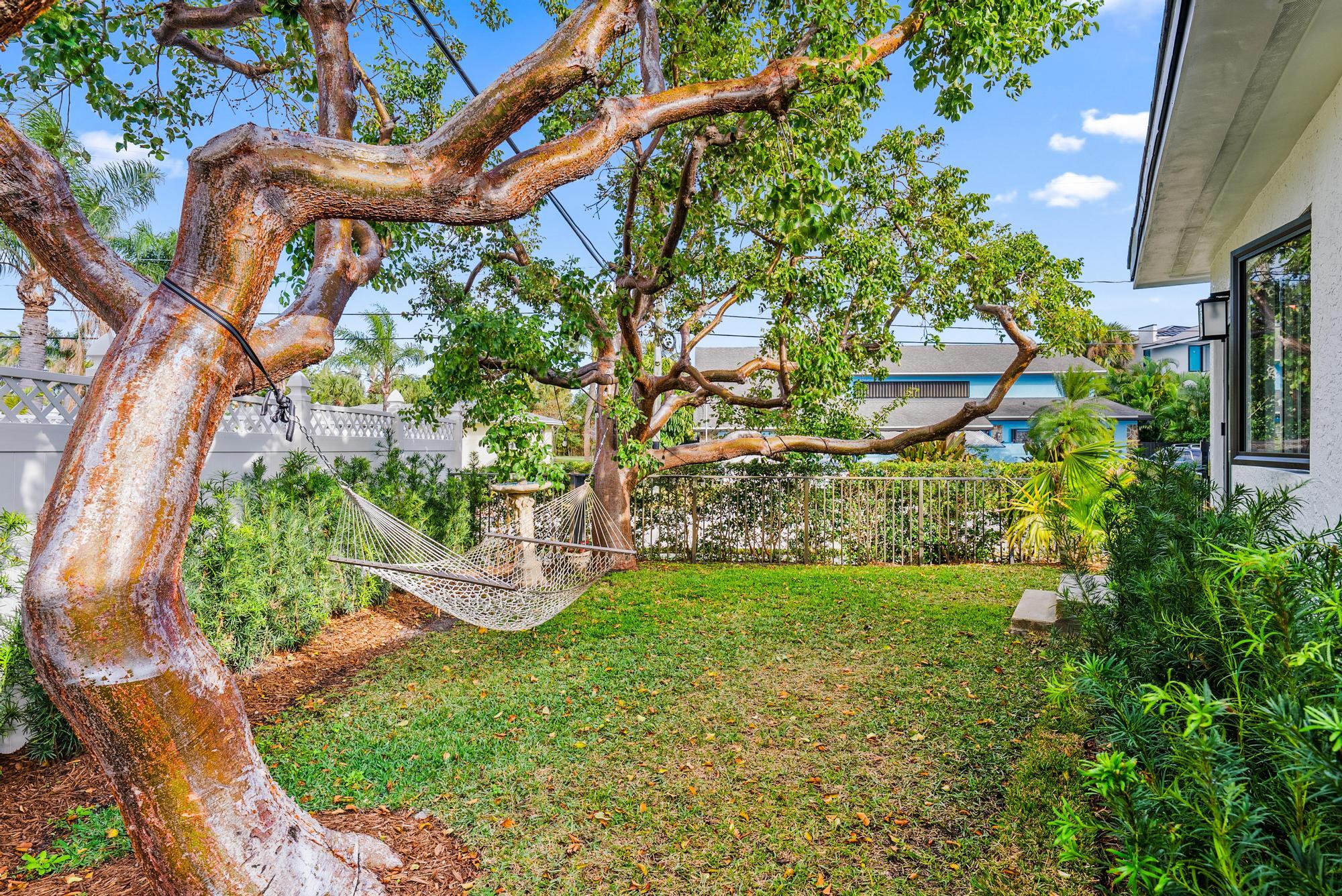 2401 N Lakeside Drive