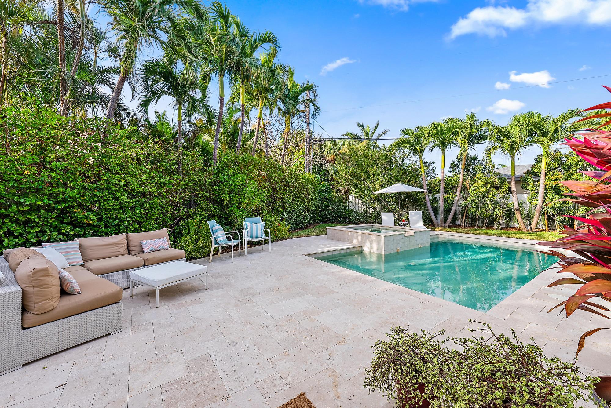 2401 N Lakeside Drive