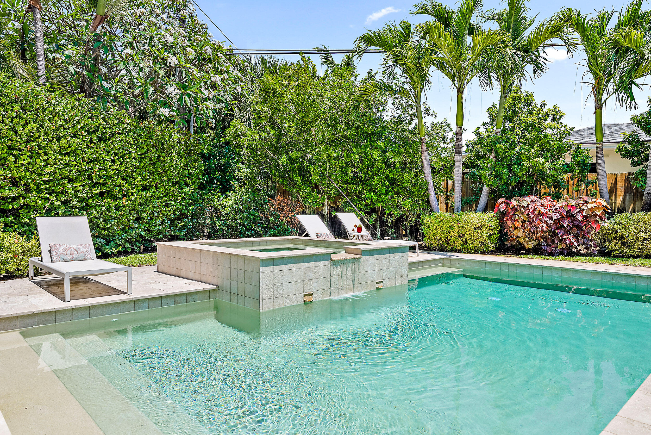 2401 N Lakeside Drive