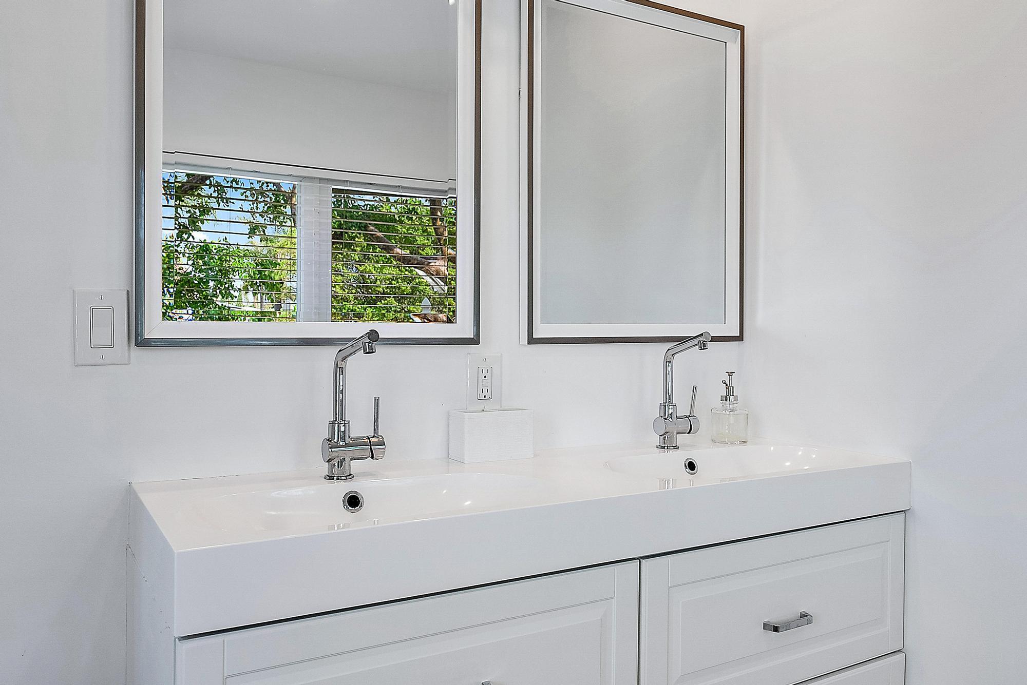 2401 N Lakeside Drive