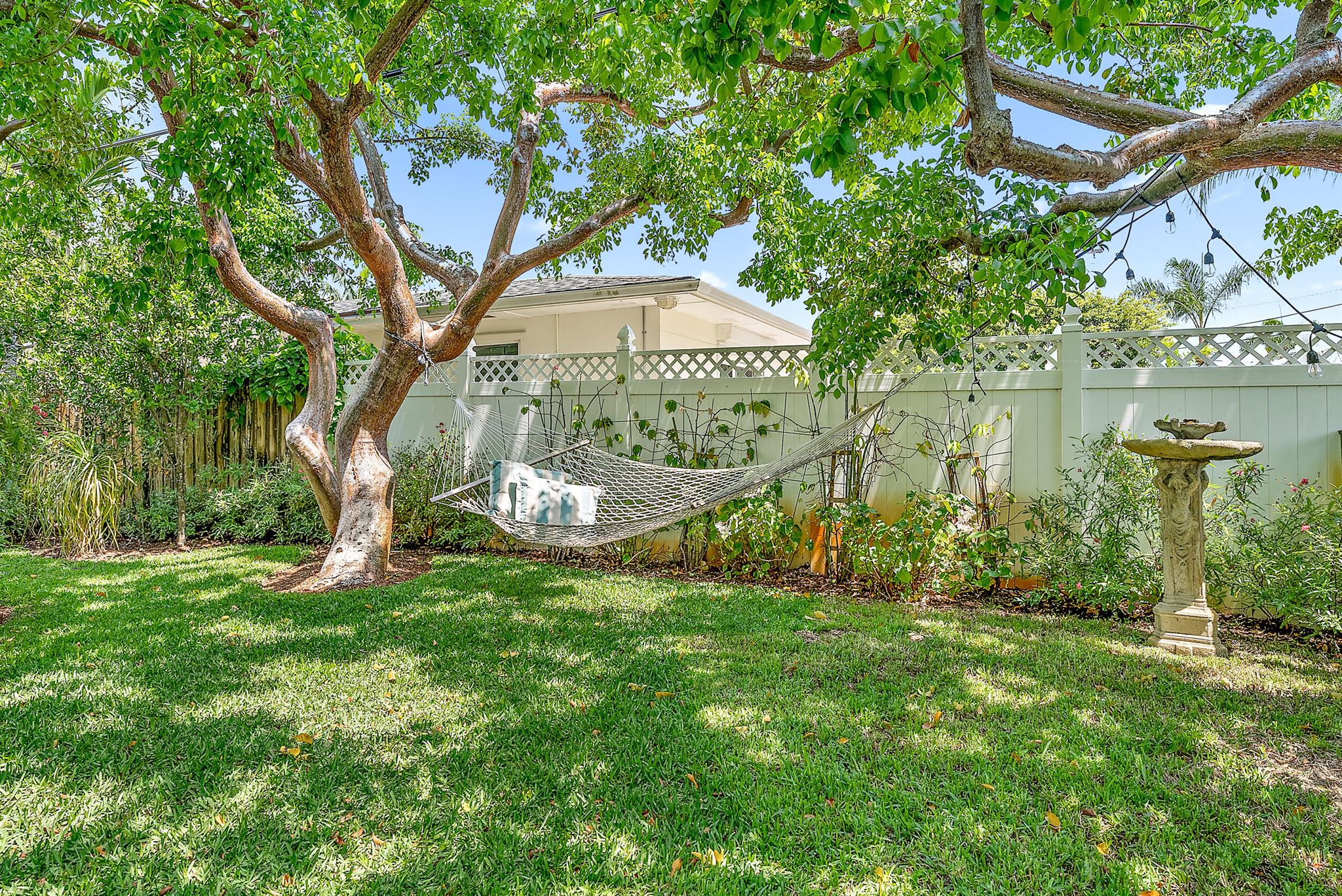 2401 N Lakeside Drive