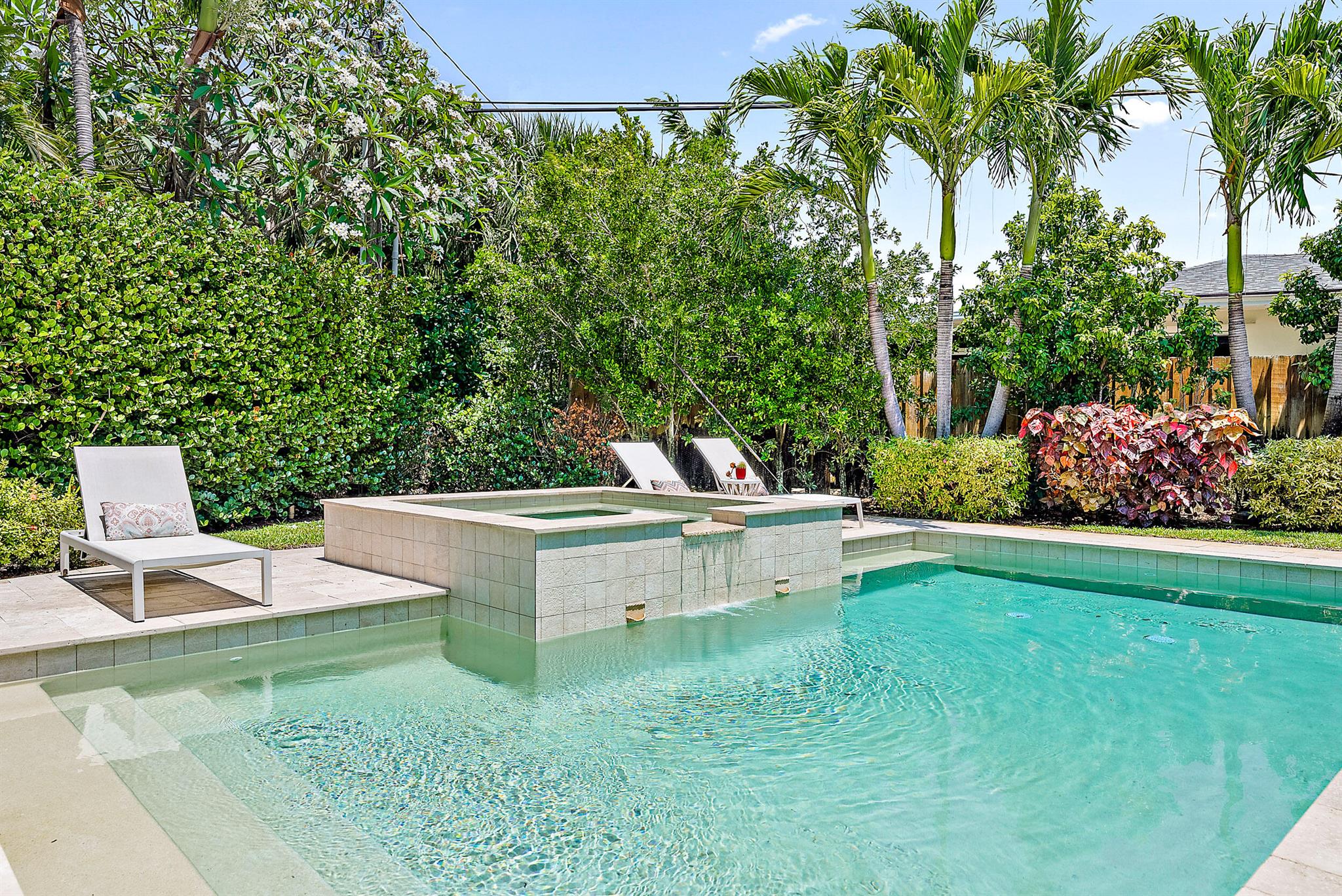 2401 N Lakeside Drive