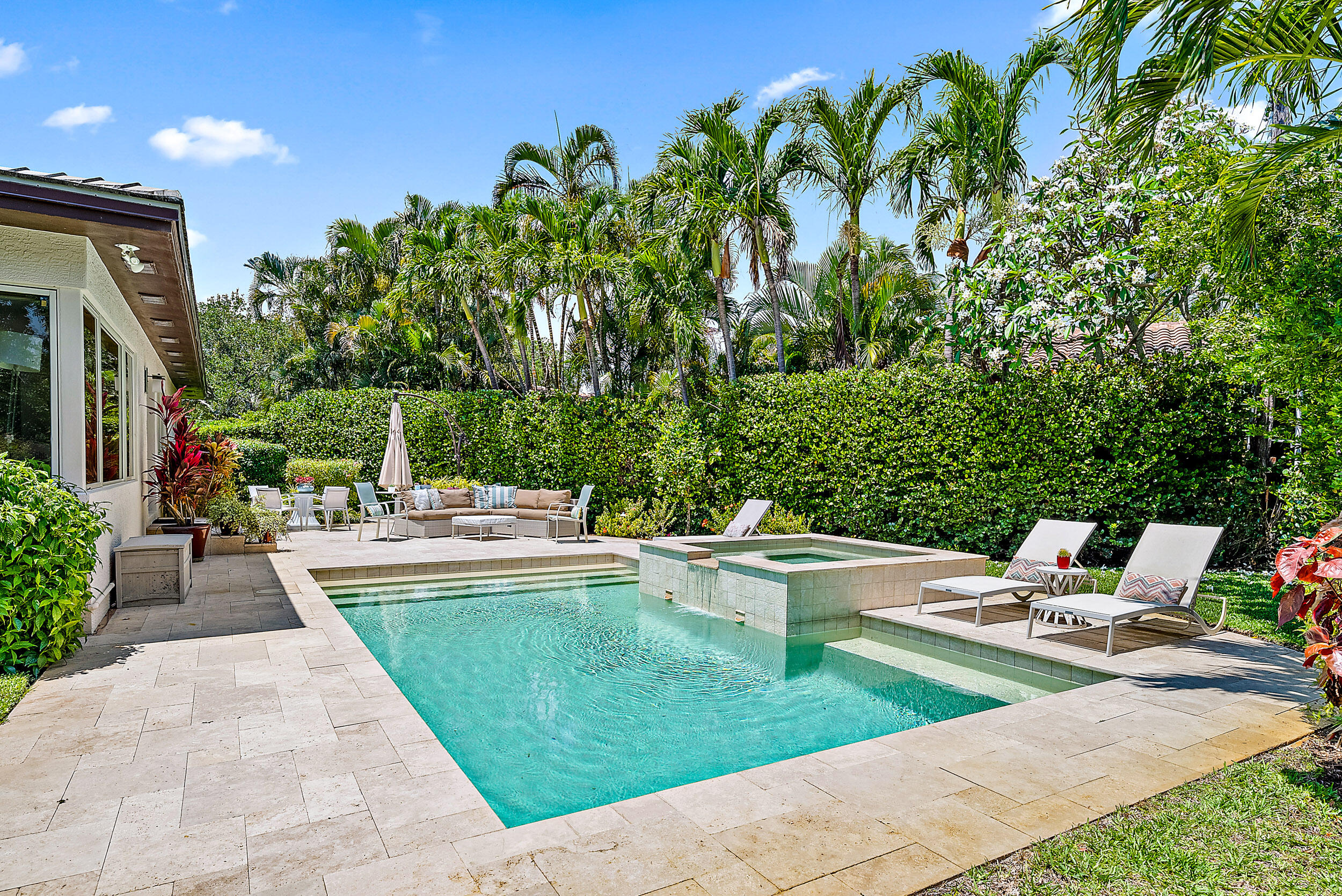 2401 N Lakeside Drive