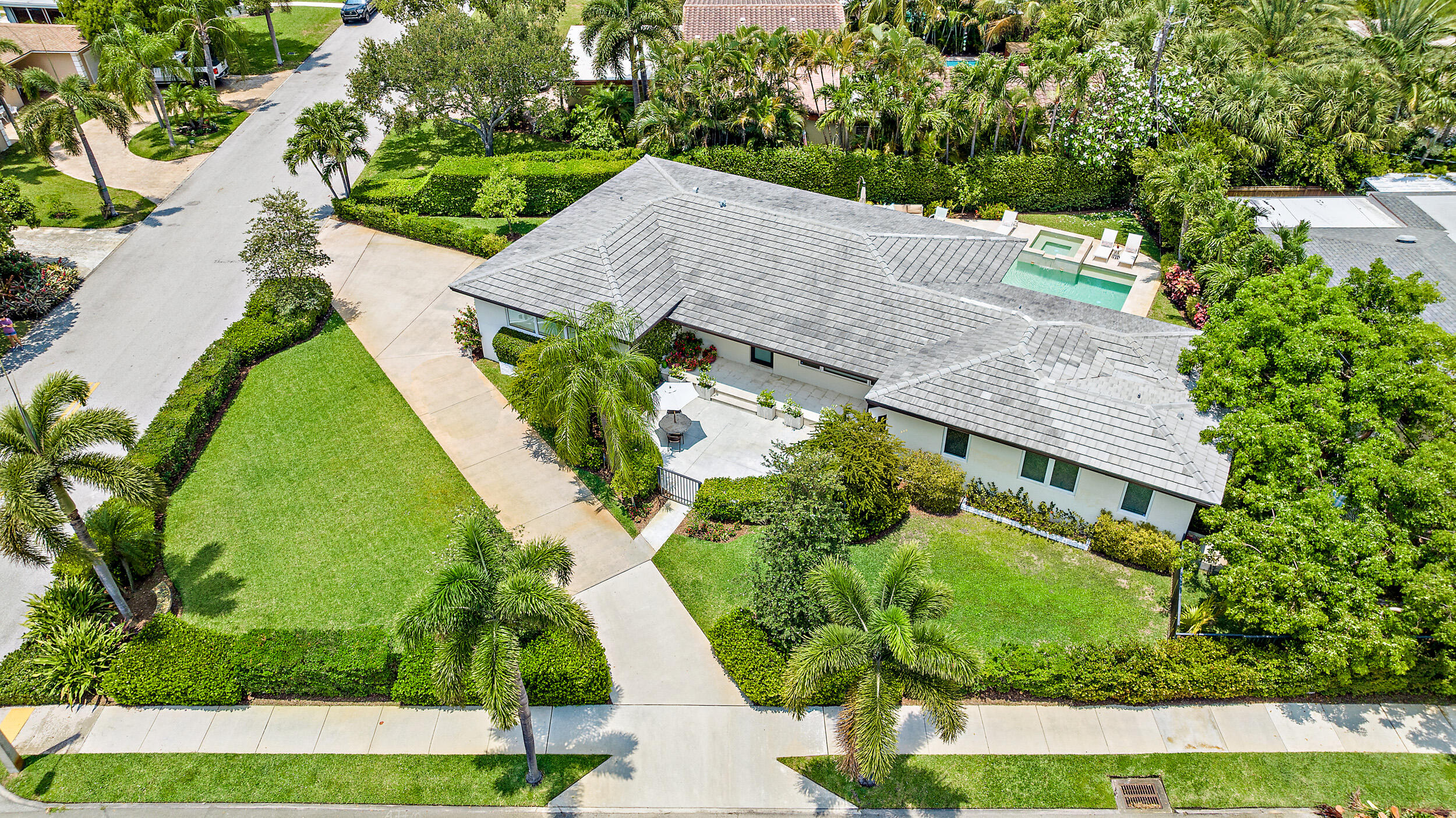 2401 N Lakeside Drive