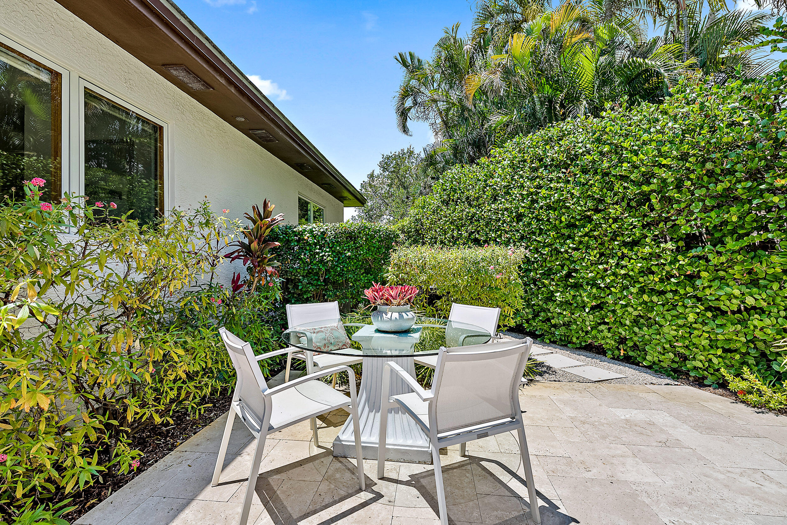 2401 N Lakeside Drive