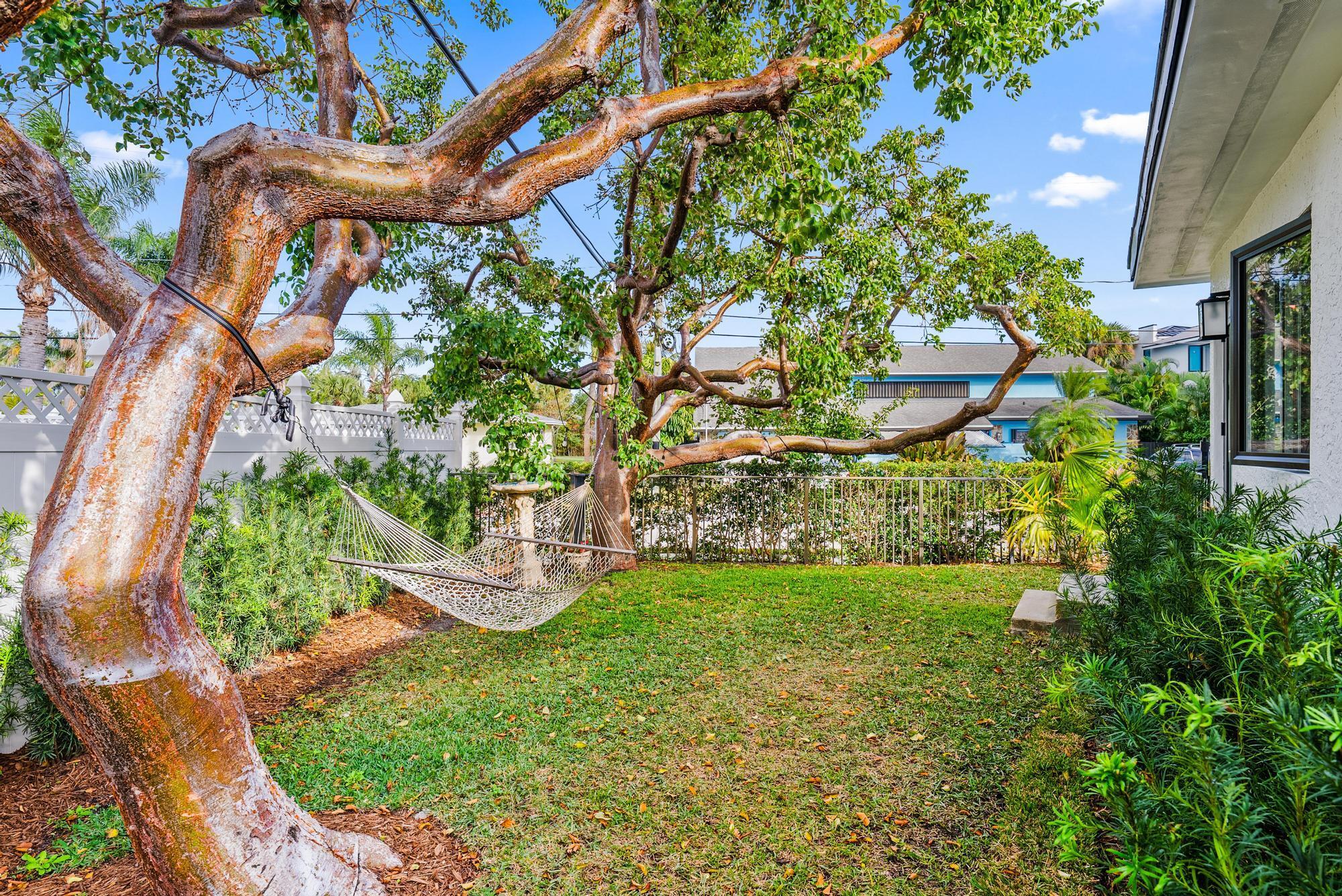 2401 N Lakeside Drive