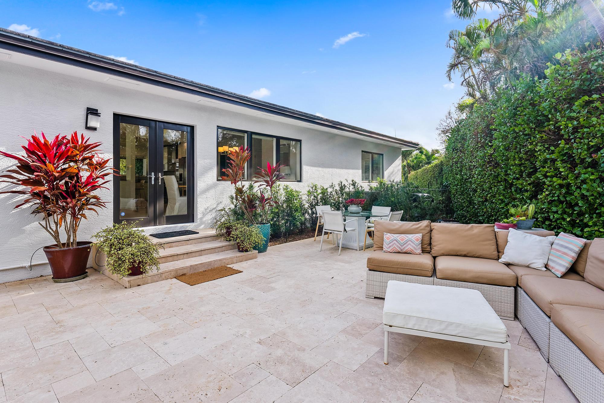 2401 N Lakeside Drive