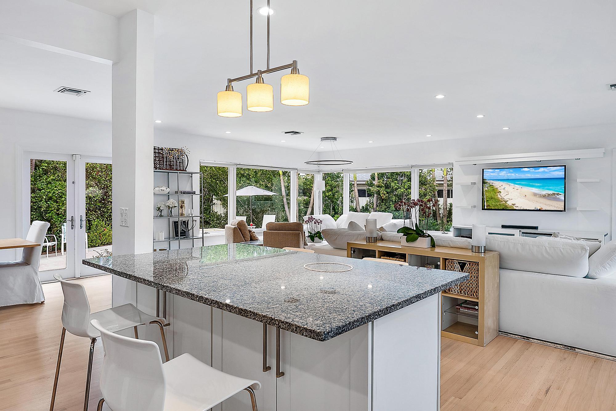 2401 N Lakeside Drive