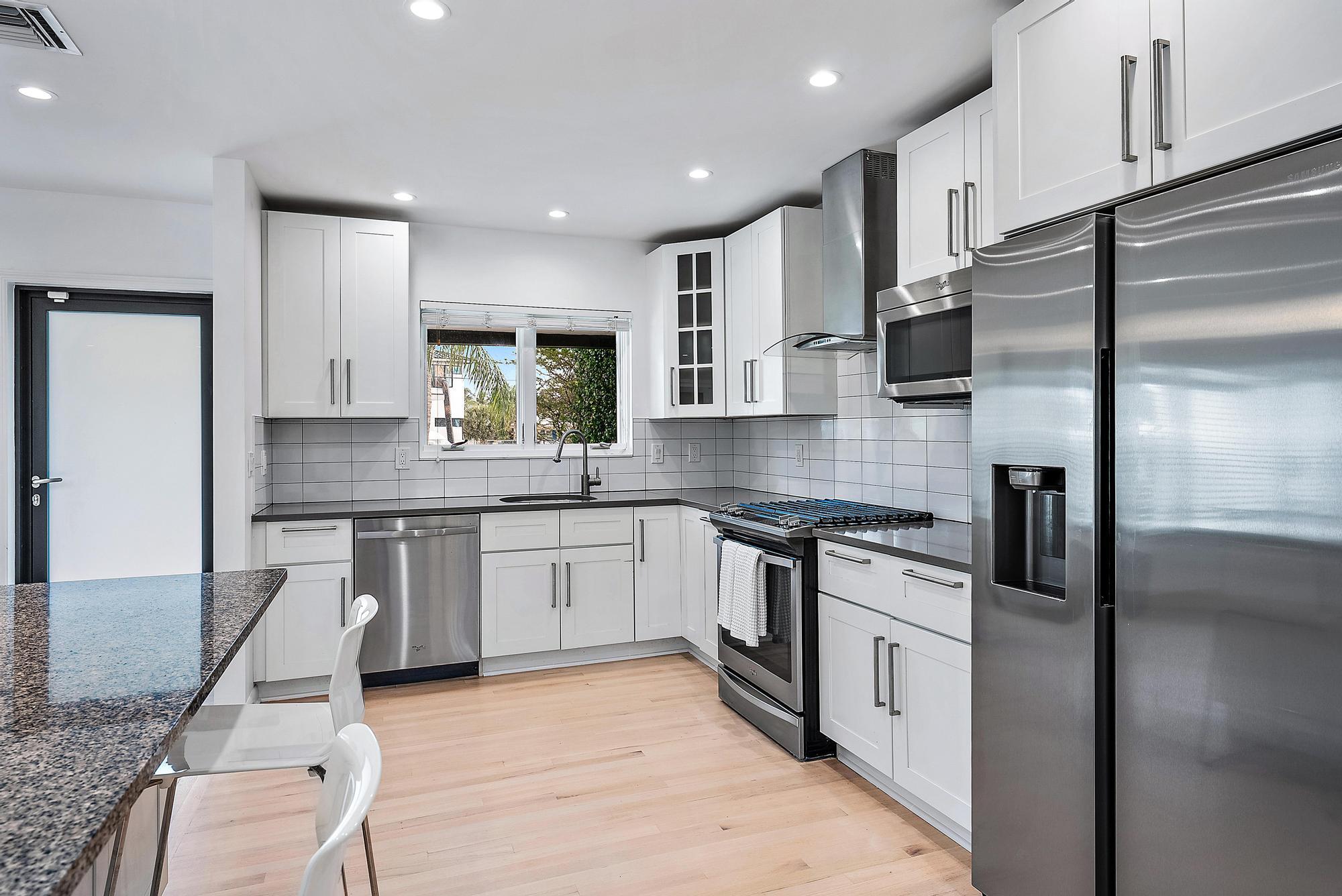 2401 N Lakeside Drive