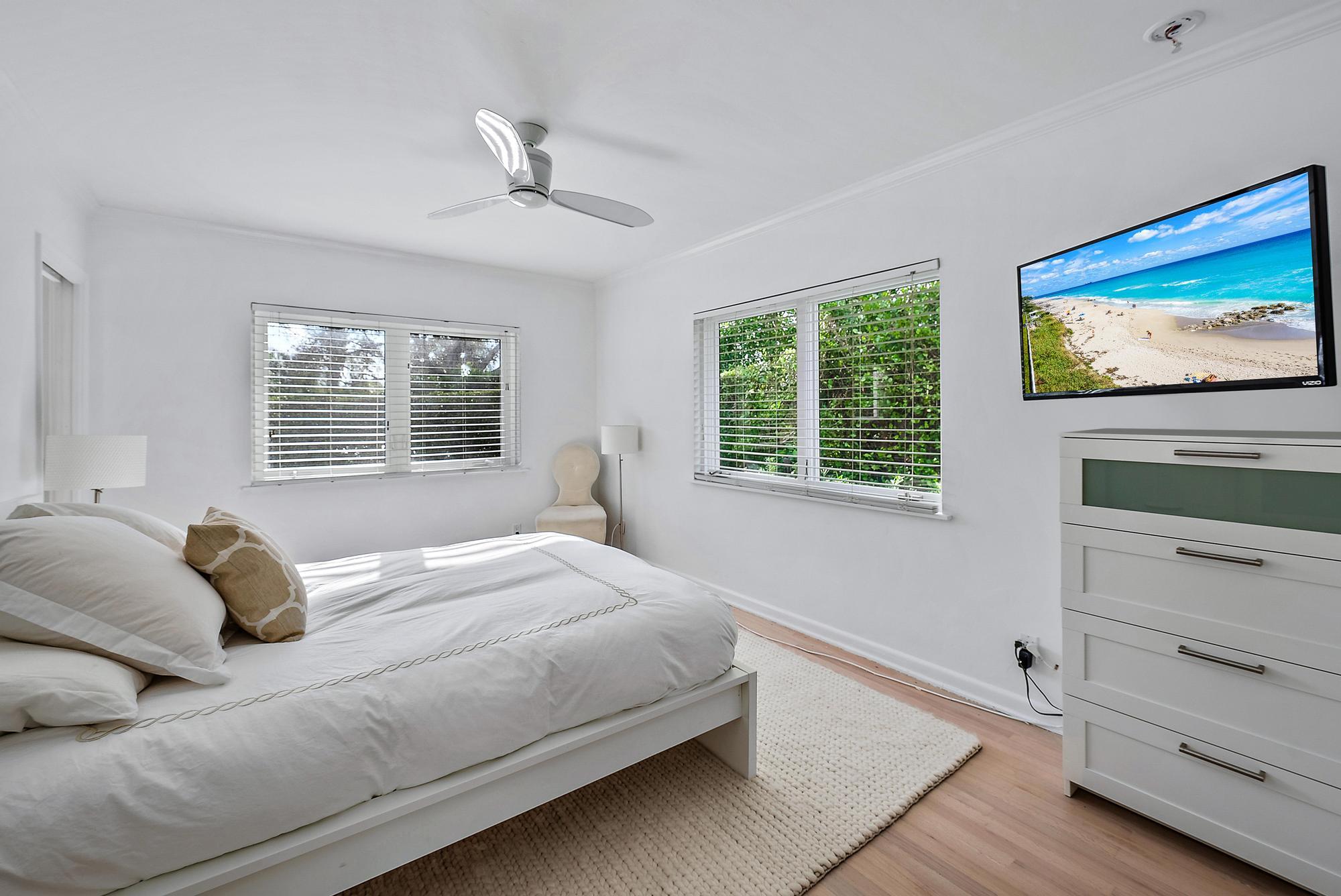 2401 N Lakeside Drive