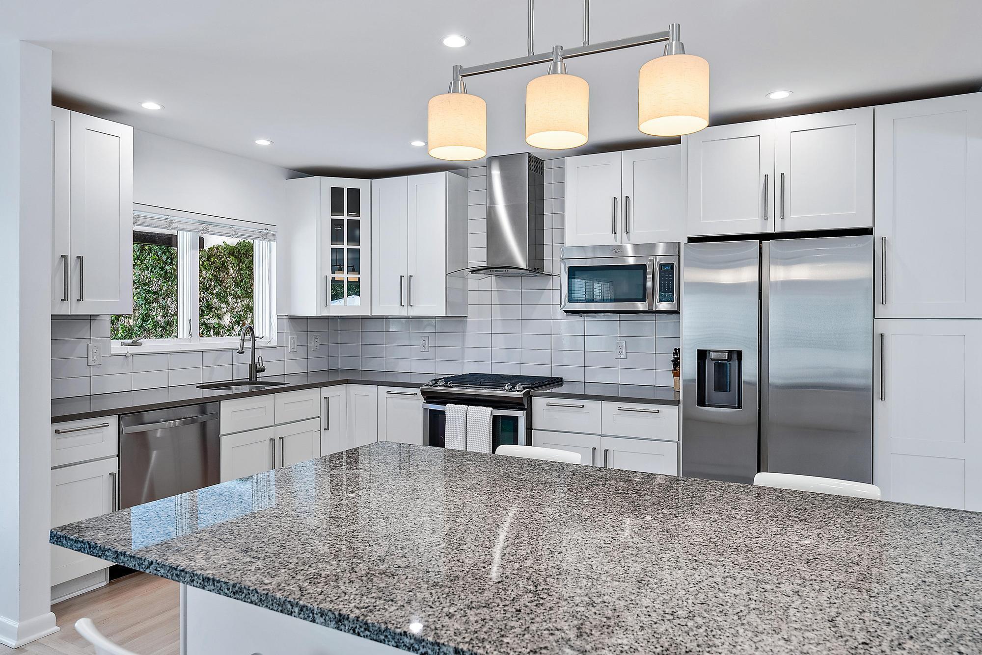 2401 N Lakeside Drive