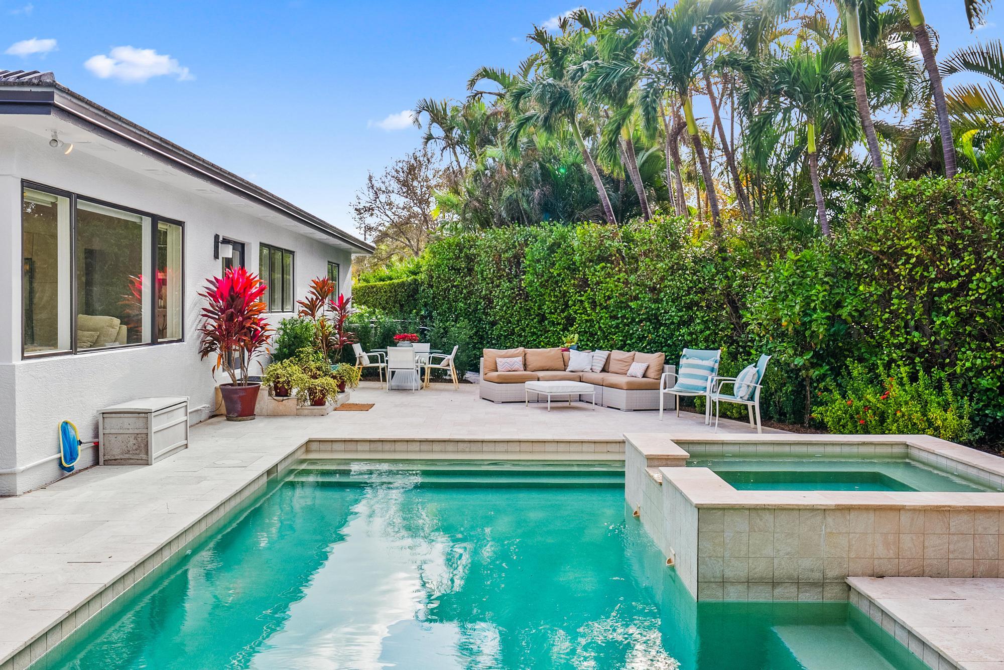 2401 N Lakeside Drive