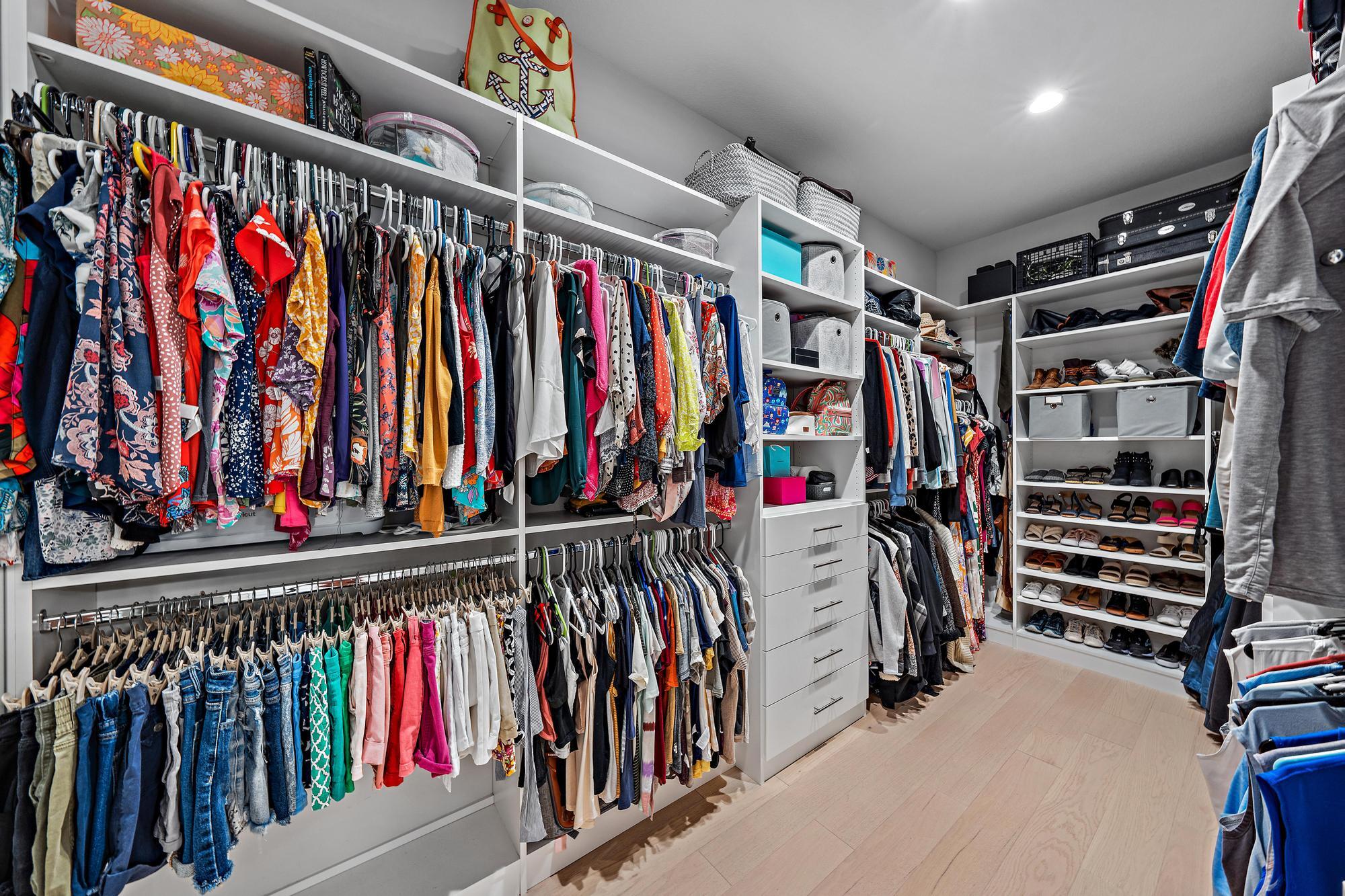 9174 Crestview Circle