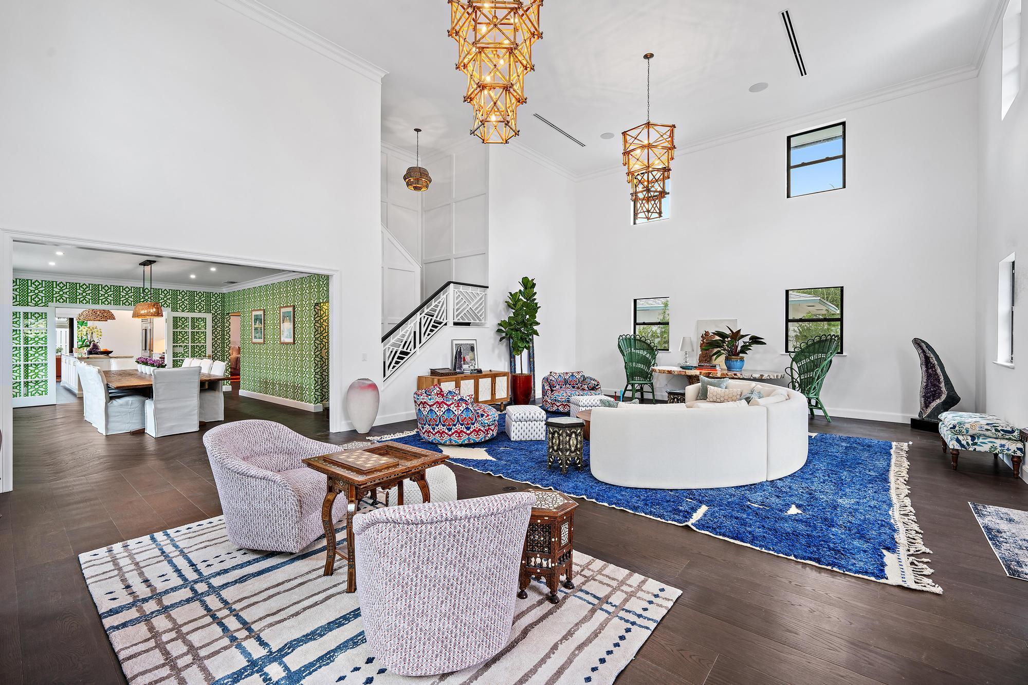 824 N Lakeside Drive