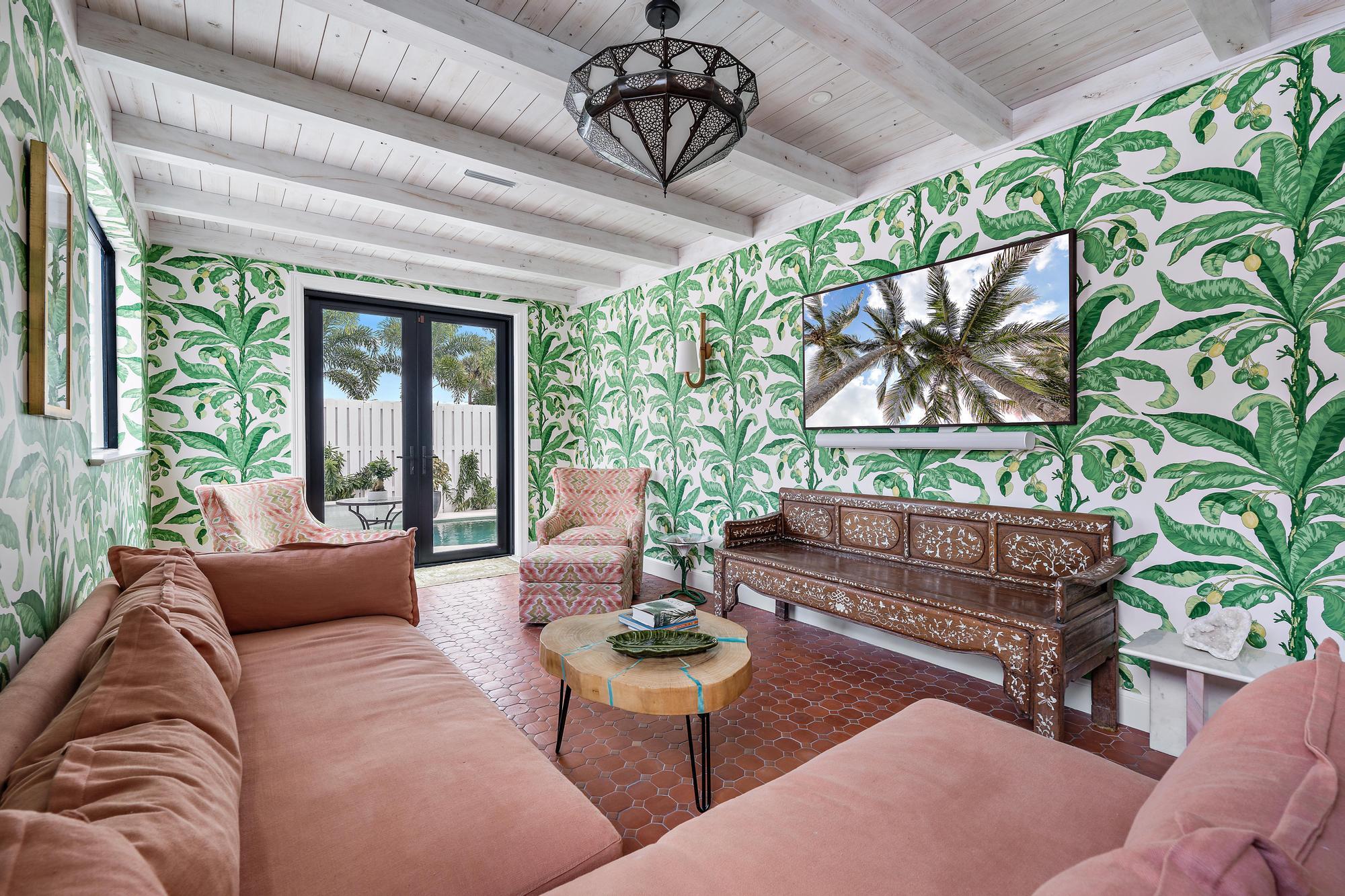 824 N Lakeside Drive