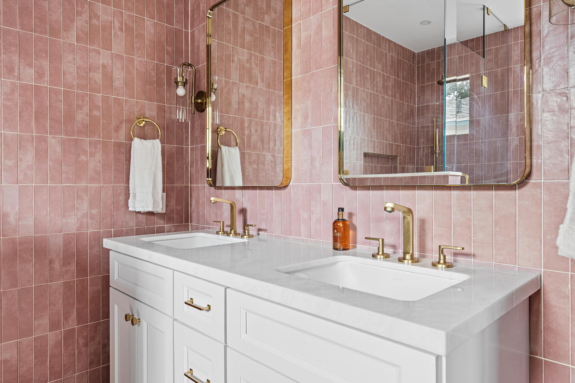 824 N Lakeside Drive