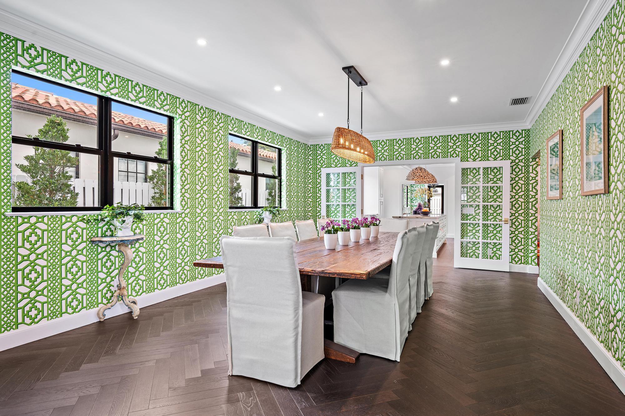 824 N Lakeside Drive