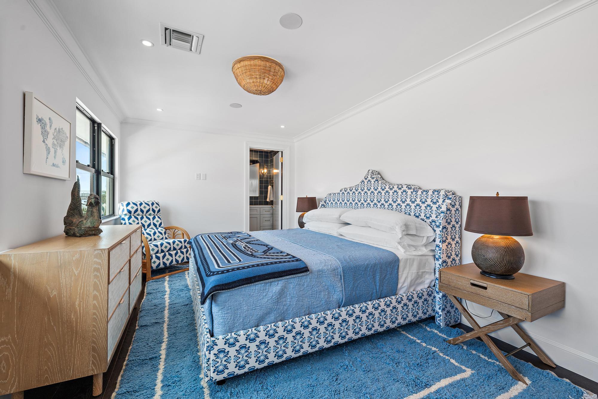 824 N Lakeside Drive