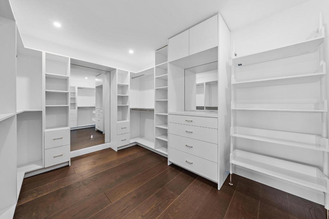 824 N Lakeside Drive