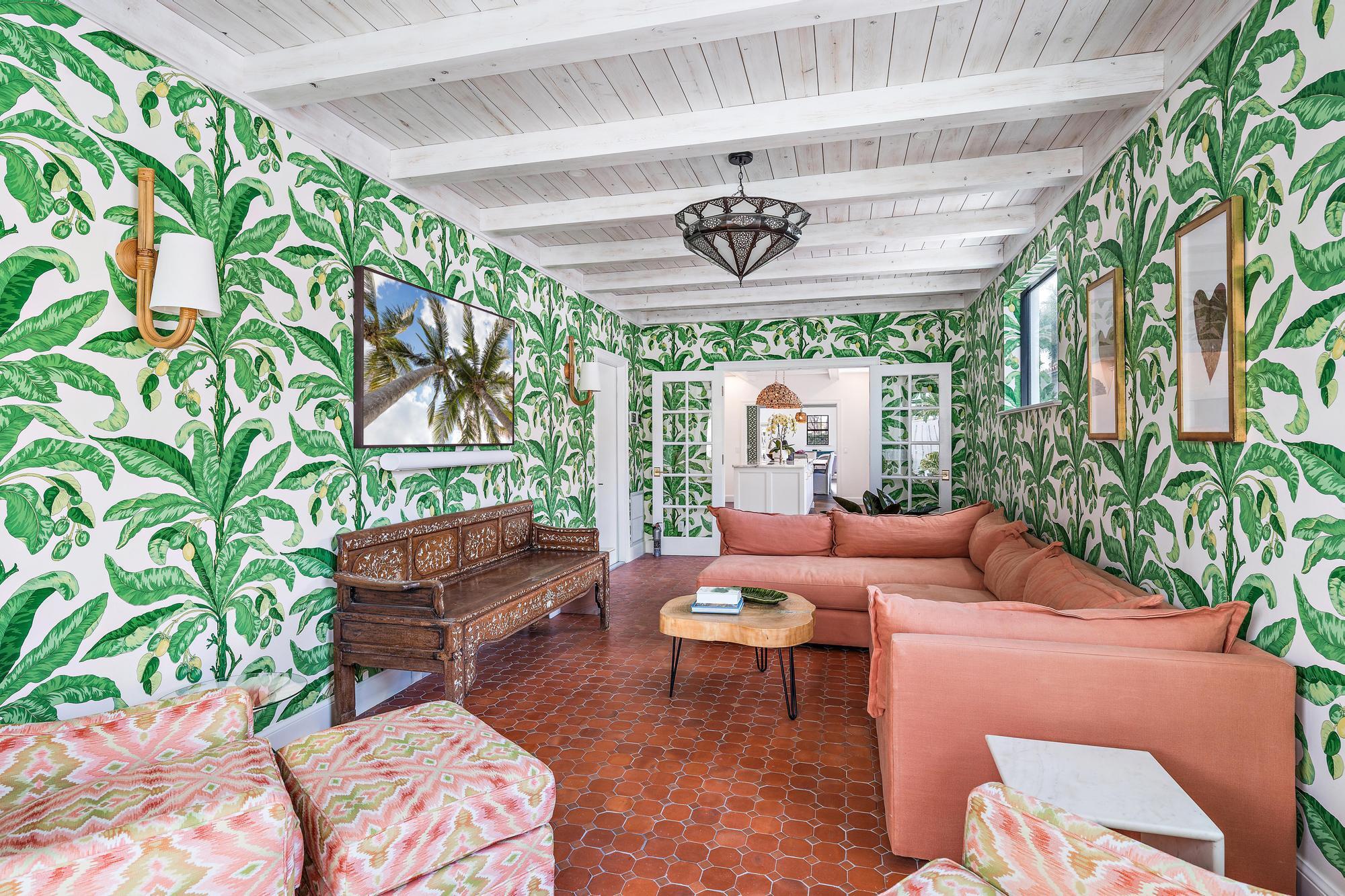 824 N Lakeside Drive