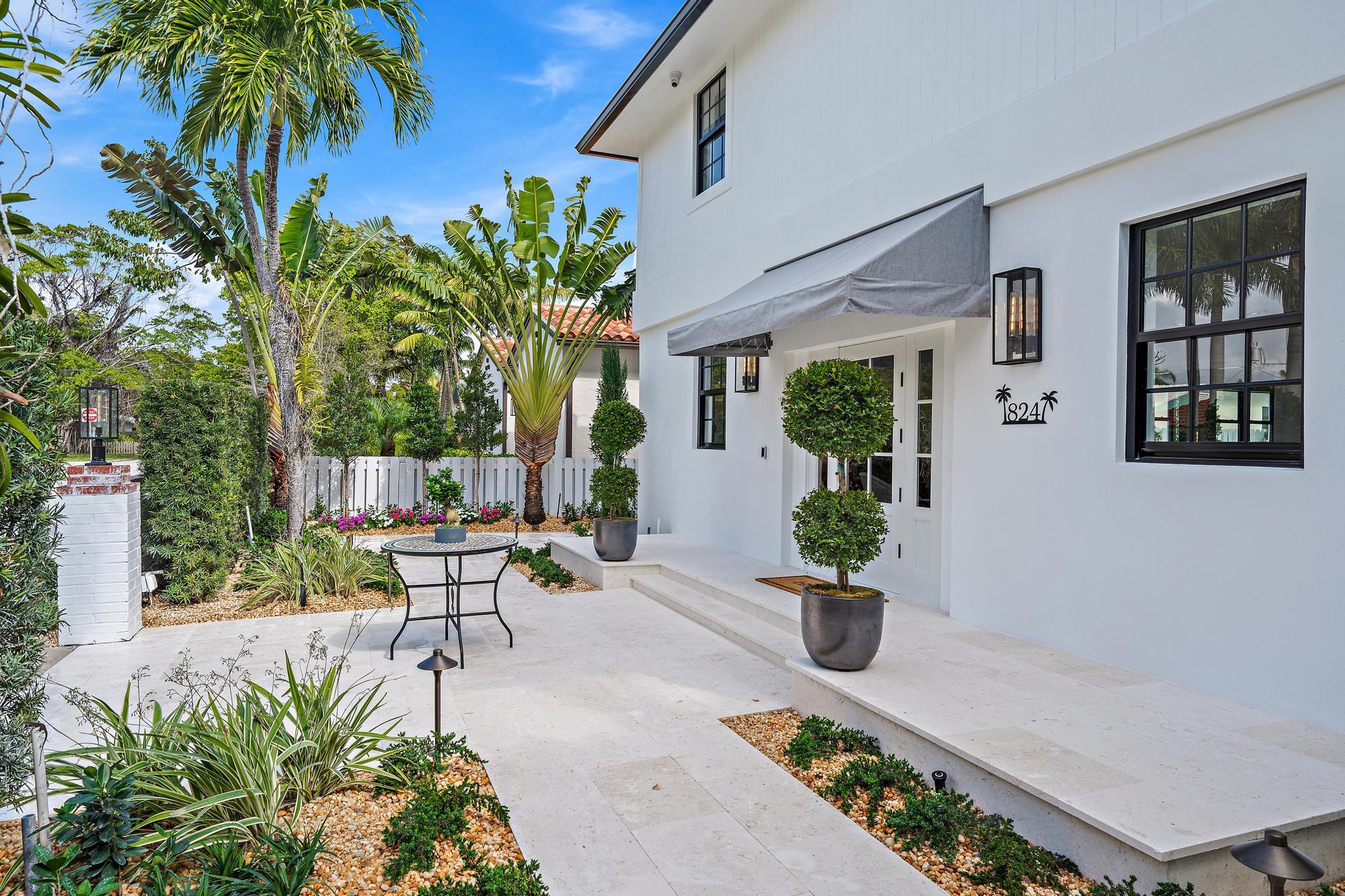 824 N Lakeside Drive