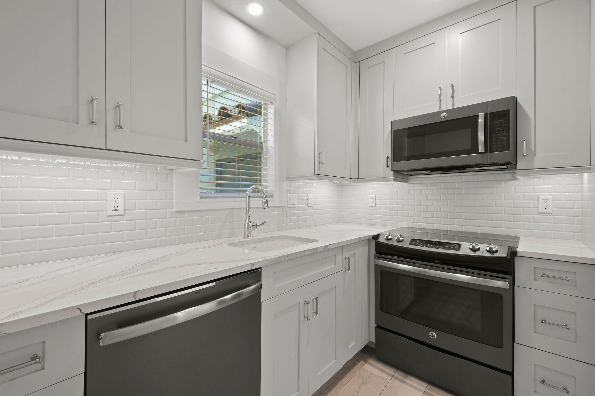 605 N Lakeside Drive Unit 1