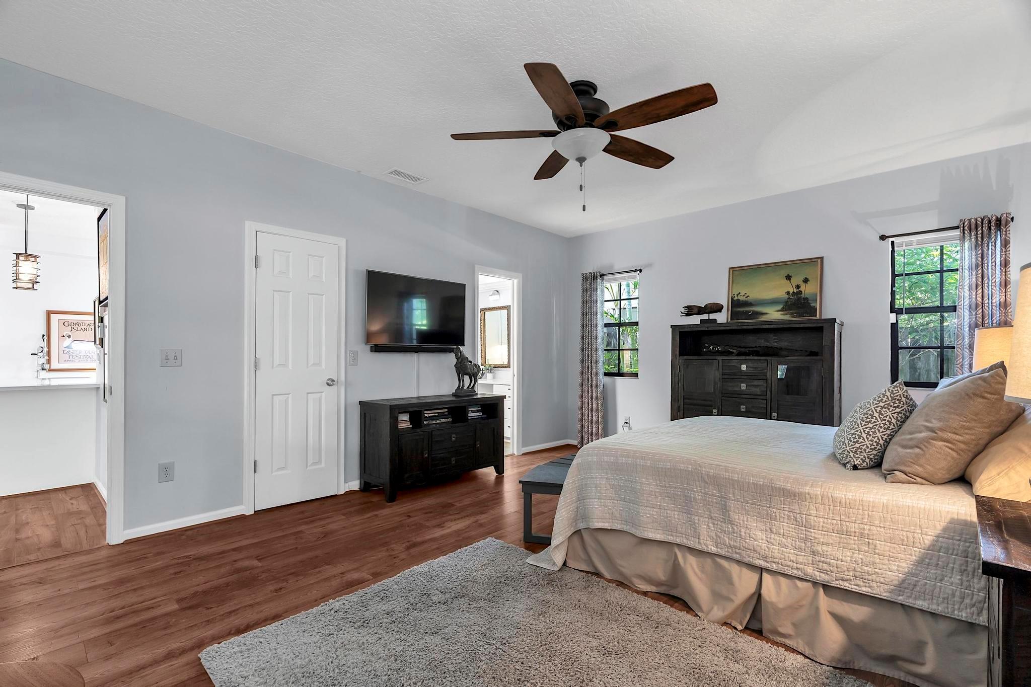 419 N Lakeside Drive